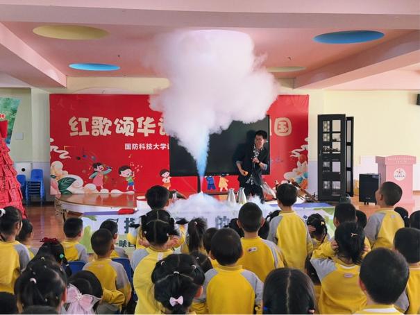 科普走进校园 自然种子撒童间